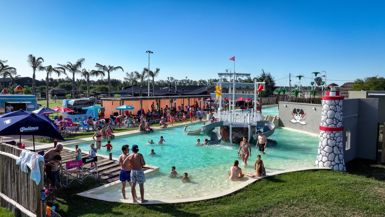 ​Mangrullo, barco pirata y balde gigante: el Splash Park de Damfield ya inauguró su temporada de verano 